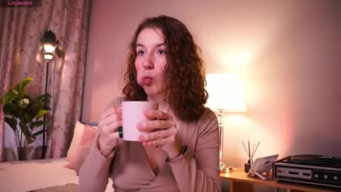 Snapshot of mind__game chatting on 09.14.25 Frances  Next streams Thu Fri Sat 8am -  4pm GMT3 online show from 09.14.25