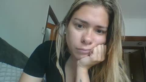 Snapshot of mindy_moon chatting on 05.18.26 Anna online show from 05.18.26