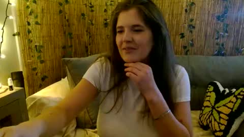 Snapshot of mindymounds chatting on 11.12.25 Mindy online show from 11.12.25