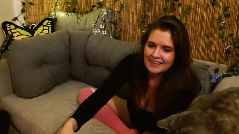 Snapshot of mindymounds chatting on 12.01.25 Mindy online show from 12.01.25