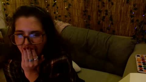 Snapshot of mindymounds chatting on 12.04.25 Mindy online show from 12.04.25