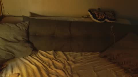 Snapshot of mindymounds chatting on 12.14.25 Mindy online show from 12.14.25