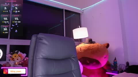 Snapshot of ming_yue_ chatting on 11.19.25 My name is Fer Nice to meet you give it a thumbs up please its important online show from 11.19.25