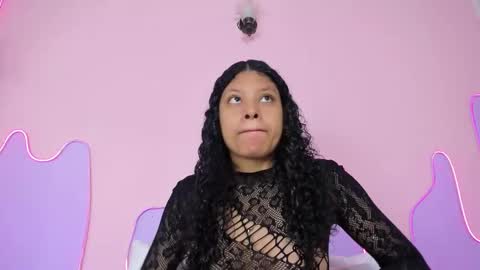 Snapshot of mingie_rouse chatting on 12.02.25 Mingie online show from 12.02.25