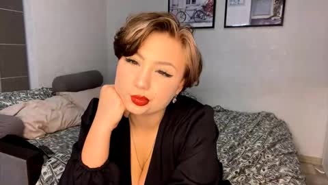 Snapshot of mingjorgenson chatting on 10.10.25 Luna Moon online show from 10.10.25