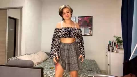 Snapshot of mingjorgenson chatting on 10.19.25 Luna Moon online show from 10.19.25