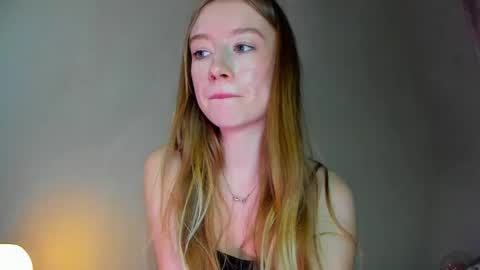 Snapshot of minidiva_ chatting on 04.20.26 Amelia online show from 04.20.26