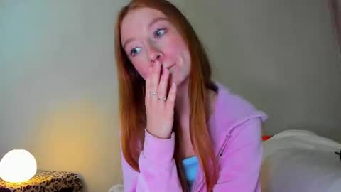 Snapshot of minidiva_ chatting on 06.21.26 Amelia online show from 06.21.26