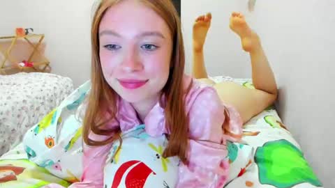 Snapshot of minidiva_ chatting on 07.07.26 Amelia online show from 07.07.26