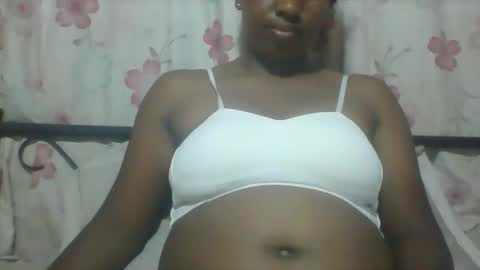 Snapshot of minie4tina chatting on 12.19.24 Minie4Tina online show from 12.19.24