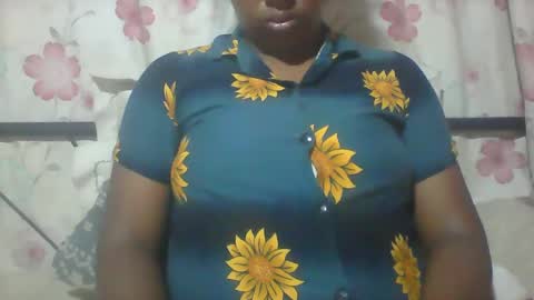 Snapshot of minie4tina chatting on 12.19.24 Minie4Tina online show from 12.19.24