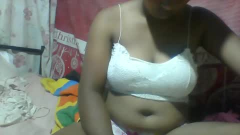 Snapshot of minie4tina chatting on 12.28.24 Minie4Tina online show from 12.28.24