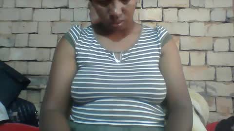 Snapshot of minie4tina chatting on 01.08.25 Minie4Tina online show from 01.08.25