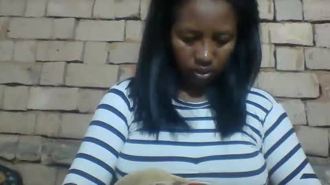 Snapshot of minie4tina chatting on 01.12.25 Minie4Tina online show from 01.12.25