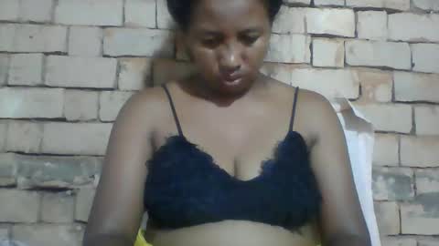 Snapshot of minie4tina chatting on 01.22.25 Minie4Tina online show from 01.22.25