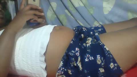 Snapshot of minie4tina chatting on 03.12.25 Minie4Tina online show from 03.12.25