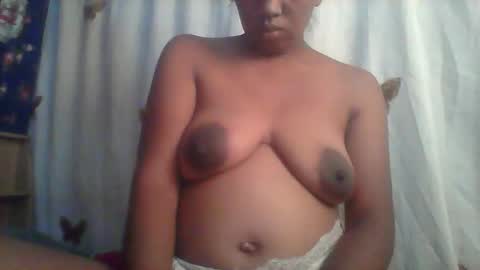 Snapshot of minie4tina chatting on 10.14.25 Minie4Tina online show from 10.14.25