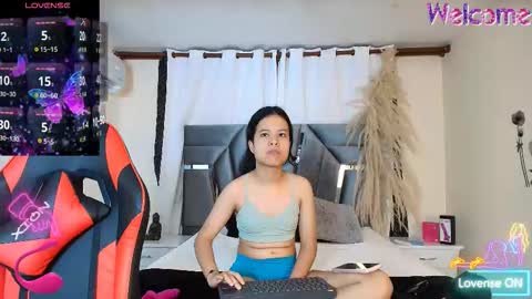 Snapshot of minilove_01 chatting on 10.16.25 minilove_01 online show from 10.16.25