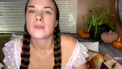 minimaggie online show from 10.15.25