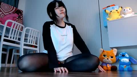 Snapshot of minji_snow chatting on 04.18.26 Minji online show from 04.18.26