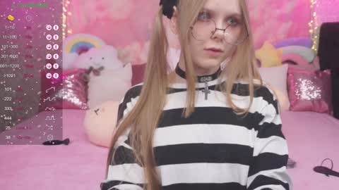 Snapshot of minx_girll chatting on 01.17.25 Vikki online show from 01.17.25