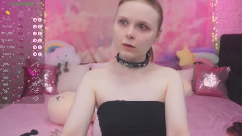 Snapshot of minx_girll chatting on 02.05.25 Vikki online show from 02.05.25