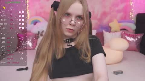 Snapshot of minx_girll chatting on 03.03.25 Vikki online show from 03.03.25