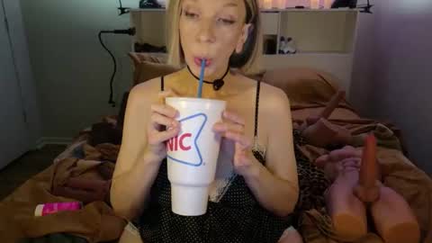 Snapshot of minxtessarae chatting on 04.28.26 Tessa Rae online show from 04.28.26