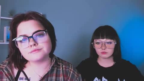 Snapshot of mira_cool_ chatting on 12.05.25 Darling Mira online show from 12.05.25