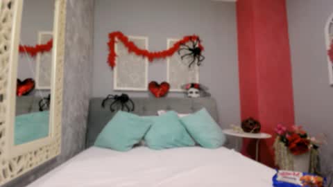 Snapshot of mira_glow chatting on 10.24.25 Mira online show from 10.24.25