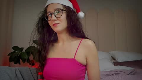 Snapshot of mira_kraviz chatting on 01.01.25 Mira online show from 01.01.25