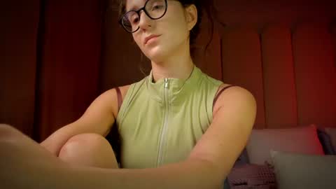 Snapshot of mira_kraviz chatting on 07.26.26 Mira online show from 07.26.26