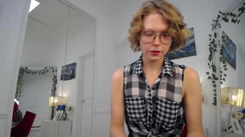 Snapshot of mira_marni chatting on 10.06.25 mira_marni online show from 10.06.25