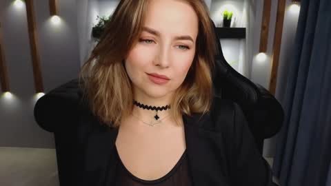 Snapshot of mira_mermayd chatting on 01.08.25 Mira online show from 01.08.25