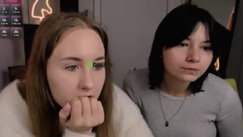 Snapshot of miraella chatting on 10.08.25 Mira online show from 10.08.25