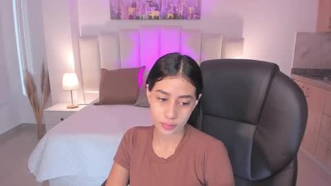 Snapshot of miranda_crawfor chatting on 12.02.25 miranda_crawfor online show from 12.02.25