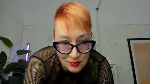 Snapshot of mirandagill chatting on 12.02.24 mirandagill online show from 12.02.24