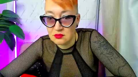 Snapshot of mirandagill chatting on 12.03.24 mirandagill online show from 12.03.24