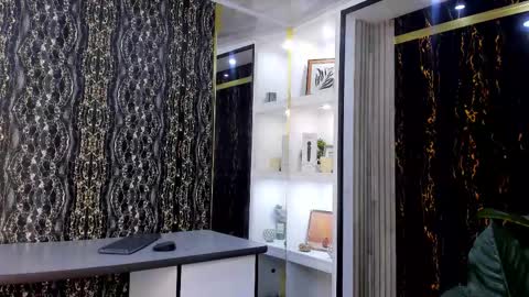 Snapshot of mirandarossi chatting on 10.01.25 Miranda online show from 10.01.25