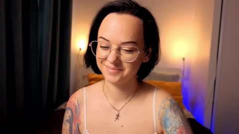 Snapshot of miraskyy chatting on 10.04.25 MiraSkyy online show from 10.04.25