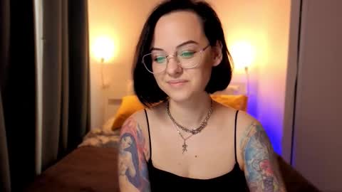 Snapshot of miraskyy chatting on 10.22.25 MiraSkyy online show from 10.22.25