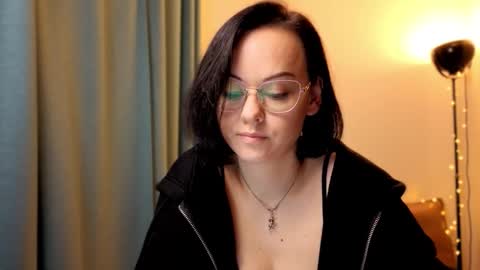 Snapshot of miraskyy chatting on 11.05.25 MiraSkyy online show from 11.05.25