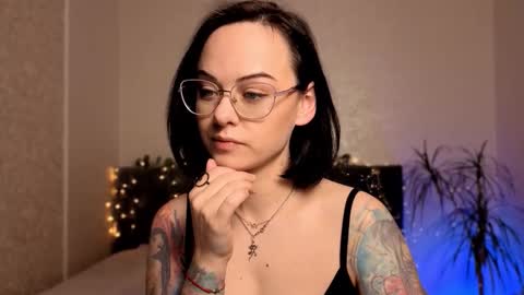 Snapshot of miraskyy chatting on 12.03.25 MiraSkyy online show from 12.03.25