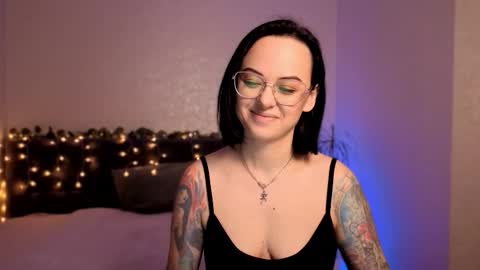 Snapshot of miraskyy chatting on 12.15.25 MiraSkyy online show from 12.15.25