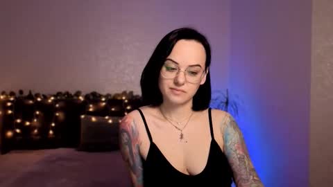 Snapshot of miraskyy chatting on 12.18.25 MiraSkyy online show from 12.18.25