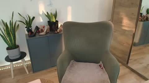 Snapshot of mirela_silver chatting on 06.22.26 Mirela online show from 06.22.26