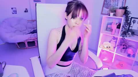 Snapshot of misapage chatting on 03.12.25 Misa online show from 03.12.25