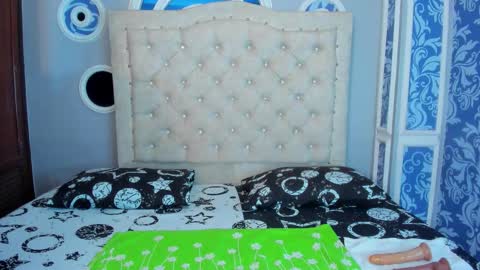 Snapshot of mishell_lovely chatting on 12.19.25 Mishell online show from 12.19.25