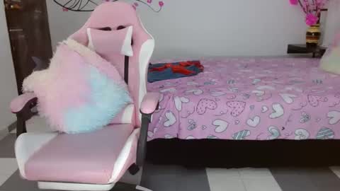 Snapshot of mishka__ chatting on 02.23.25 Mishka online show from 02.23.25