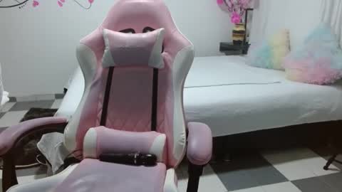 Snapshot of mishka__ chatting on 03.02.25 Mishka online show from 03.02.25